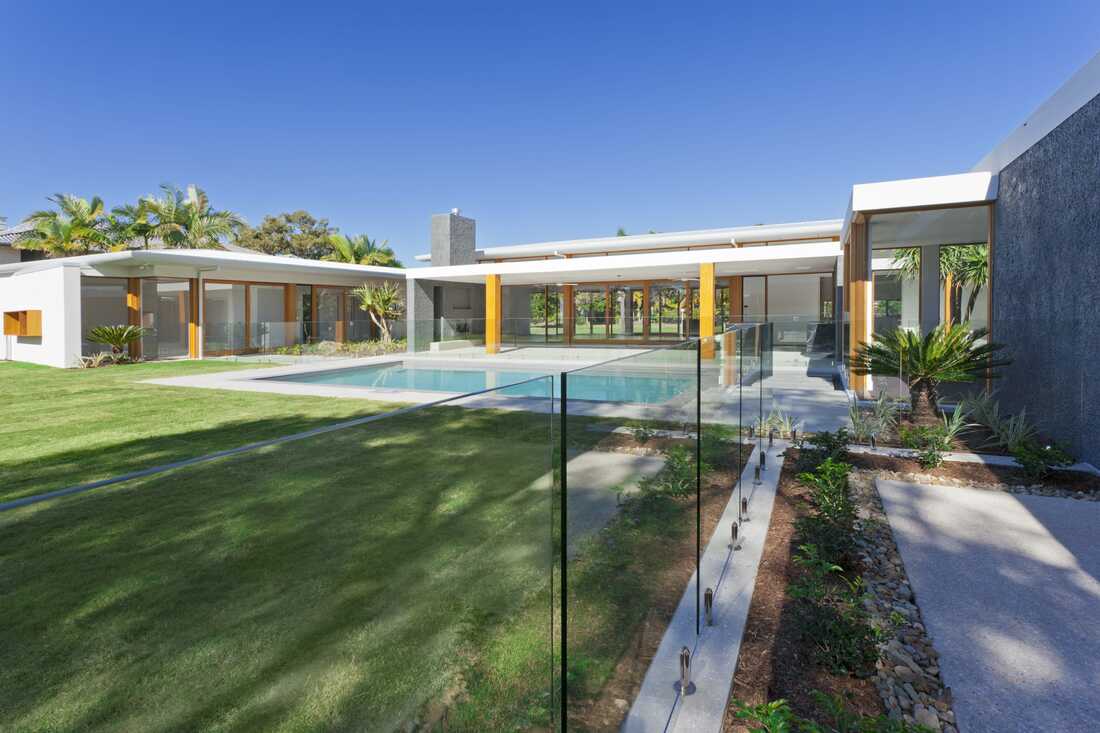 frameless Glass pool fence northern beaches